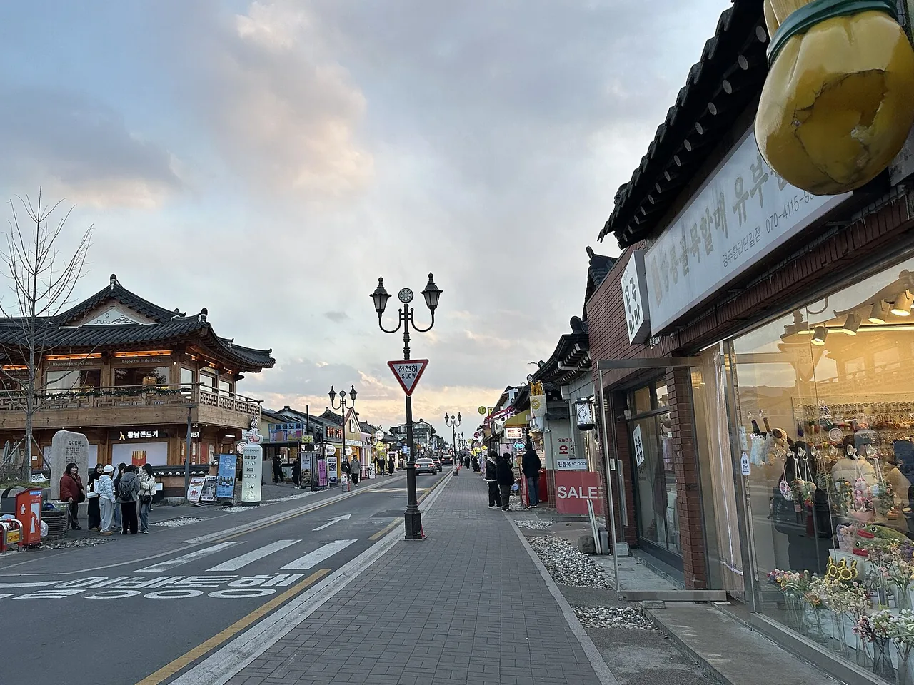 경주 황리단길 한옥 거리 풍경