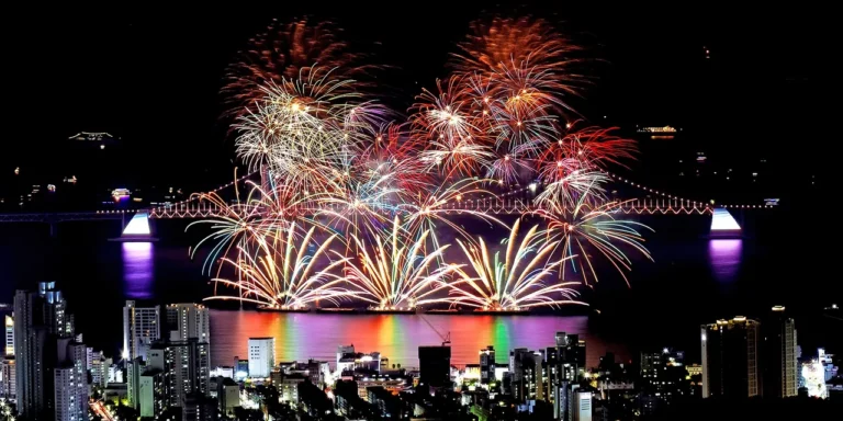 2026 부산불꽃축제 광안대교 앞 하늘을 채운 불꽃, 광안리 해수욕장 야경