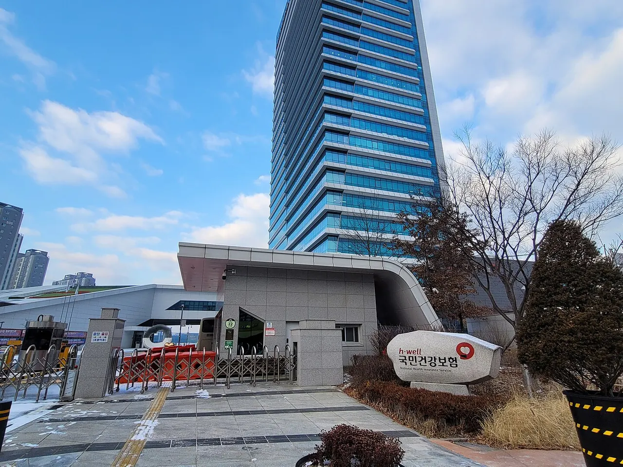 국민건강보험공단 본부 건물 전경, 본인부담상한제 사후환급금 안내